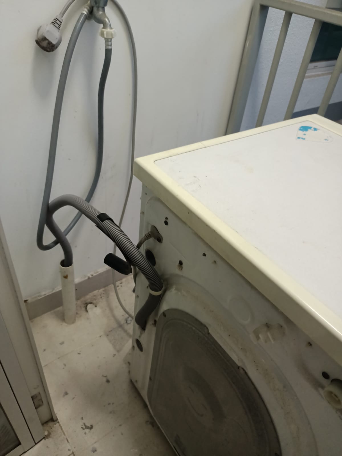 Supply And Replace Washing Machine Outlet Hose 1