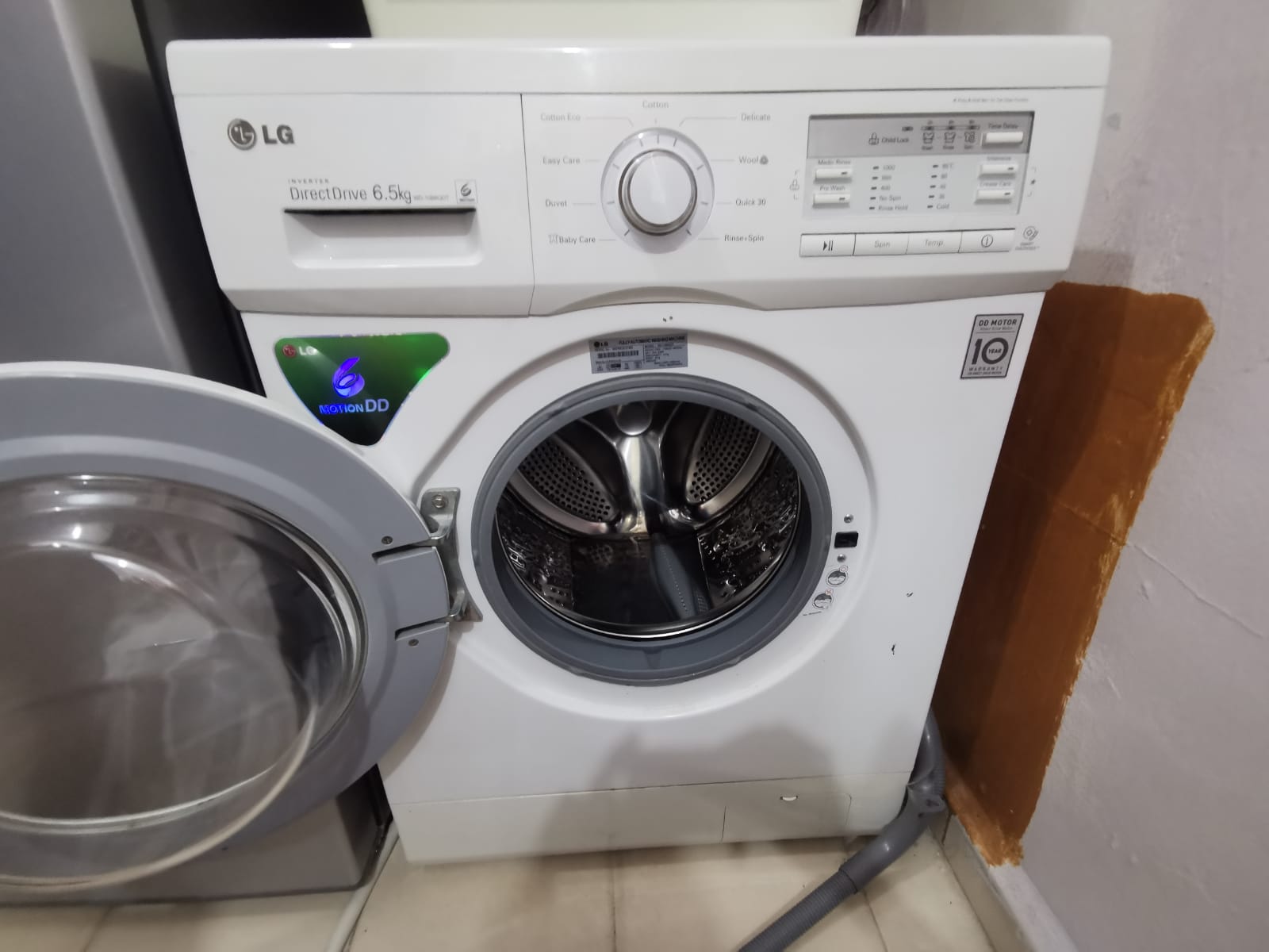 Washing Machine Checking For Drainage System 1