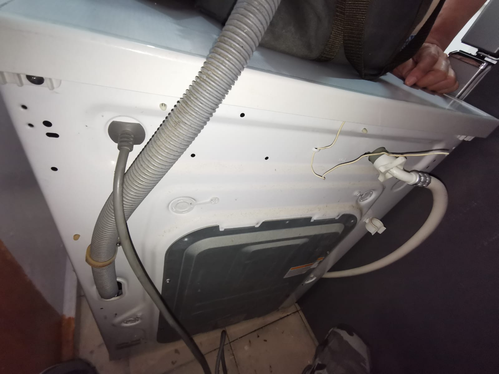 Washing Machine Checking For Drainage System 2