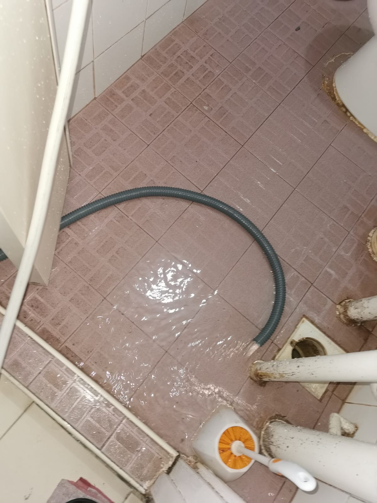 Washing Machine Checking For Drainage System 3