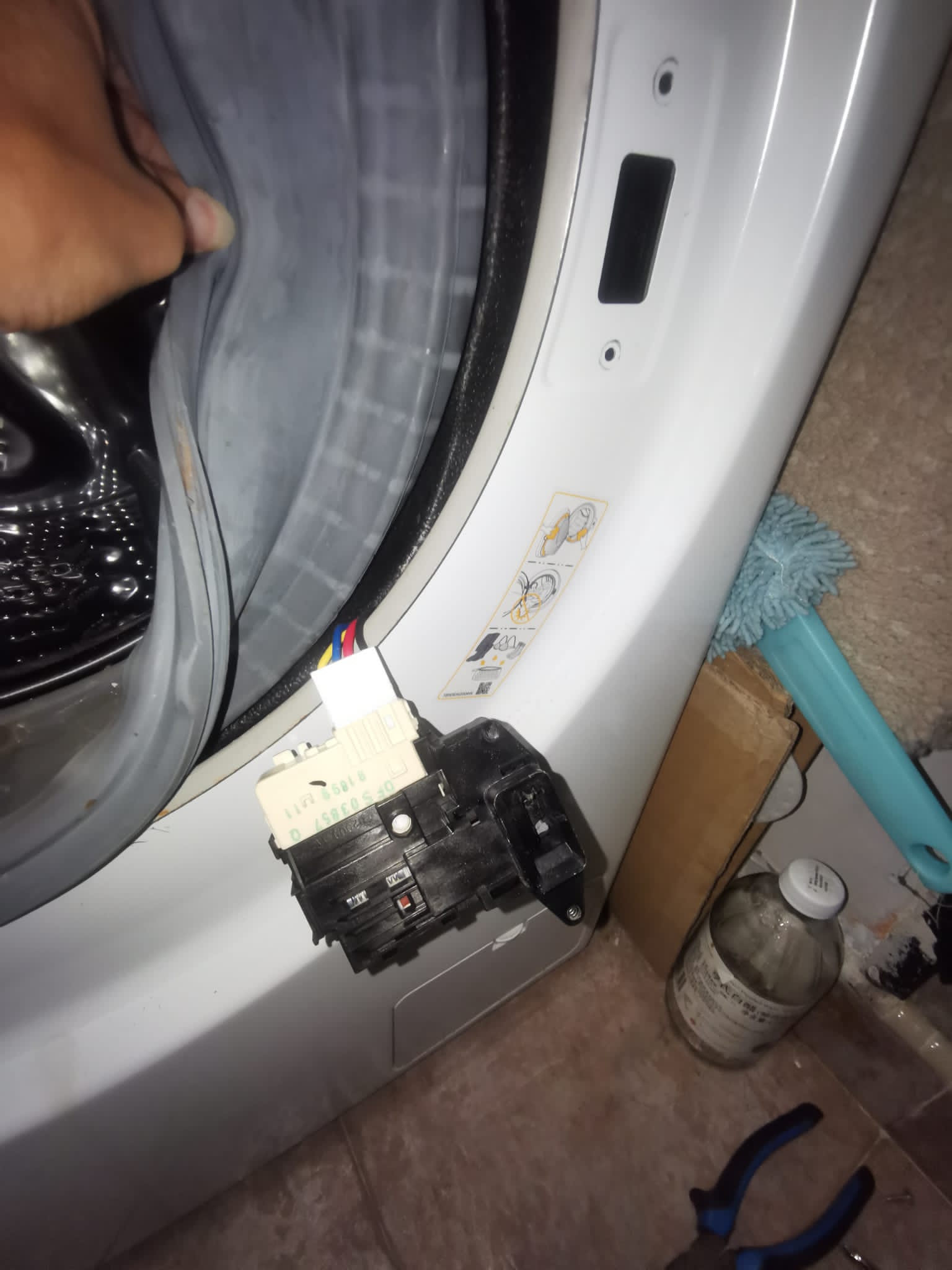 Washing Machince Checking For Faulty Lockset 1