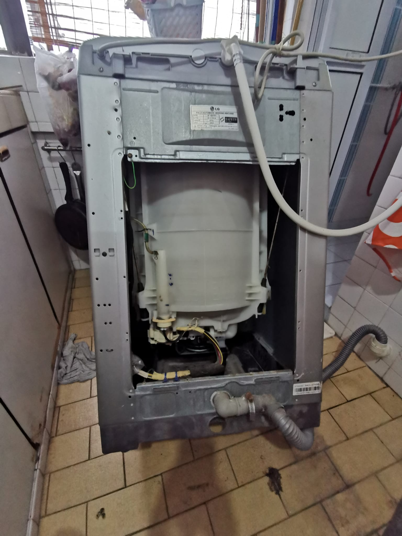 Washing Machine Checking For Drainage Issue 4