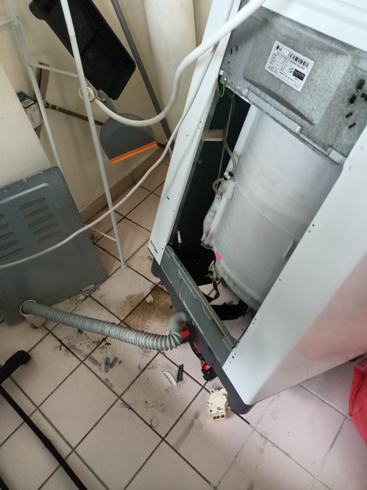 Washing Machine Checking For Oulet Leakage 1