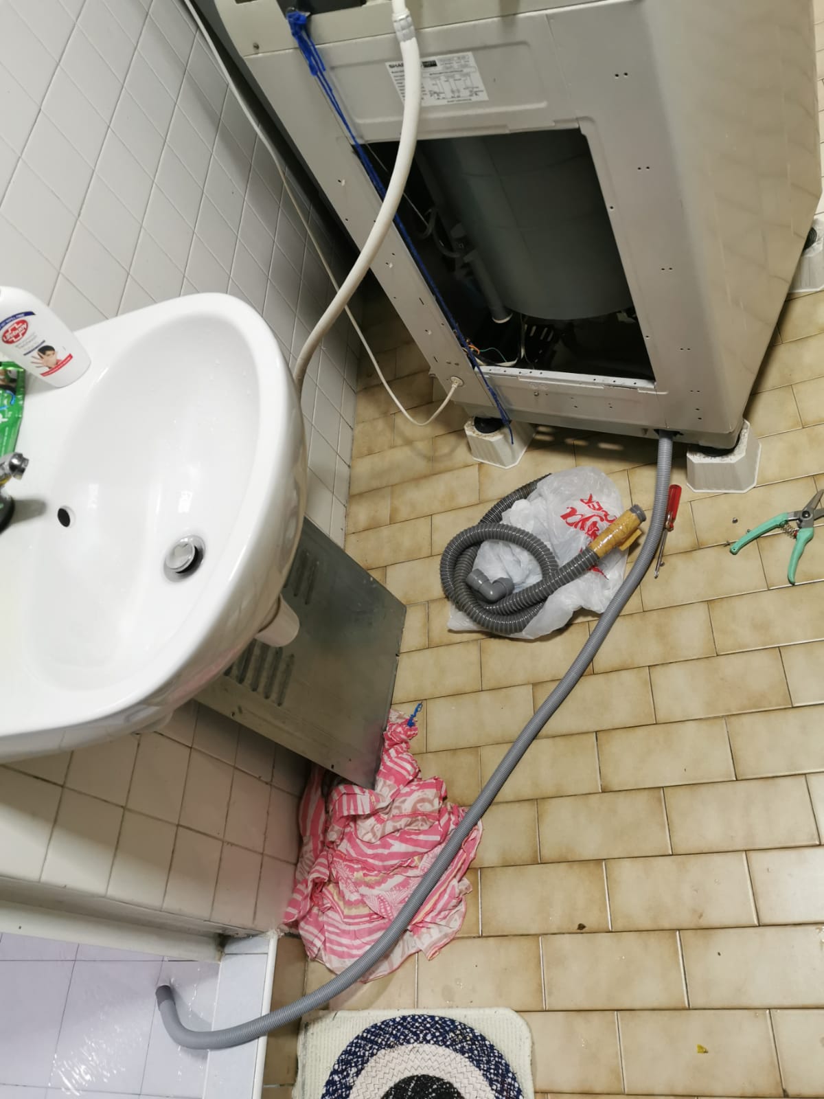Supply And Replace New Drainage Pipe For Washing Machine 6